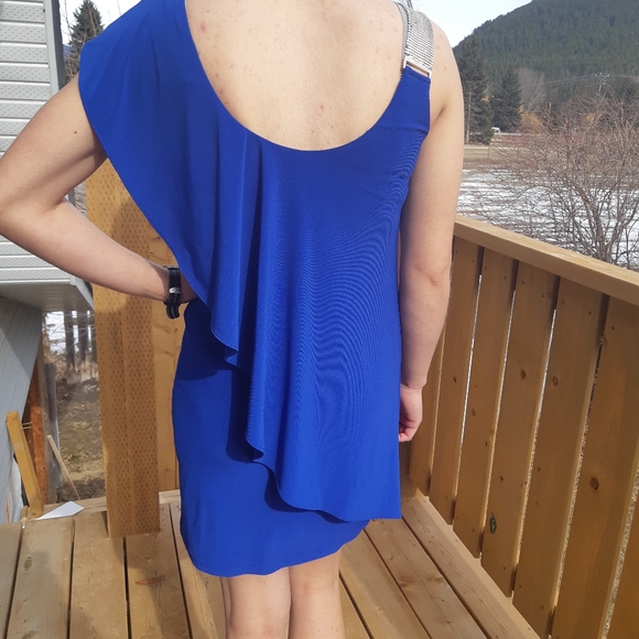 Le Chateau party dress - Picture 3 of 4